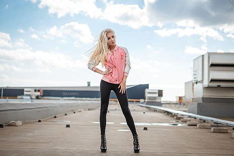 Women's red tank top and black leggings, women, Chanel .